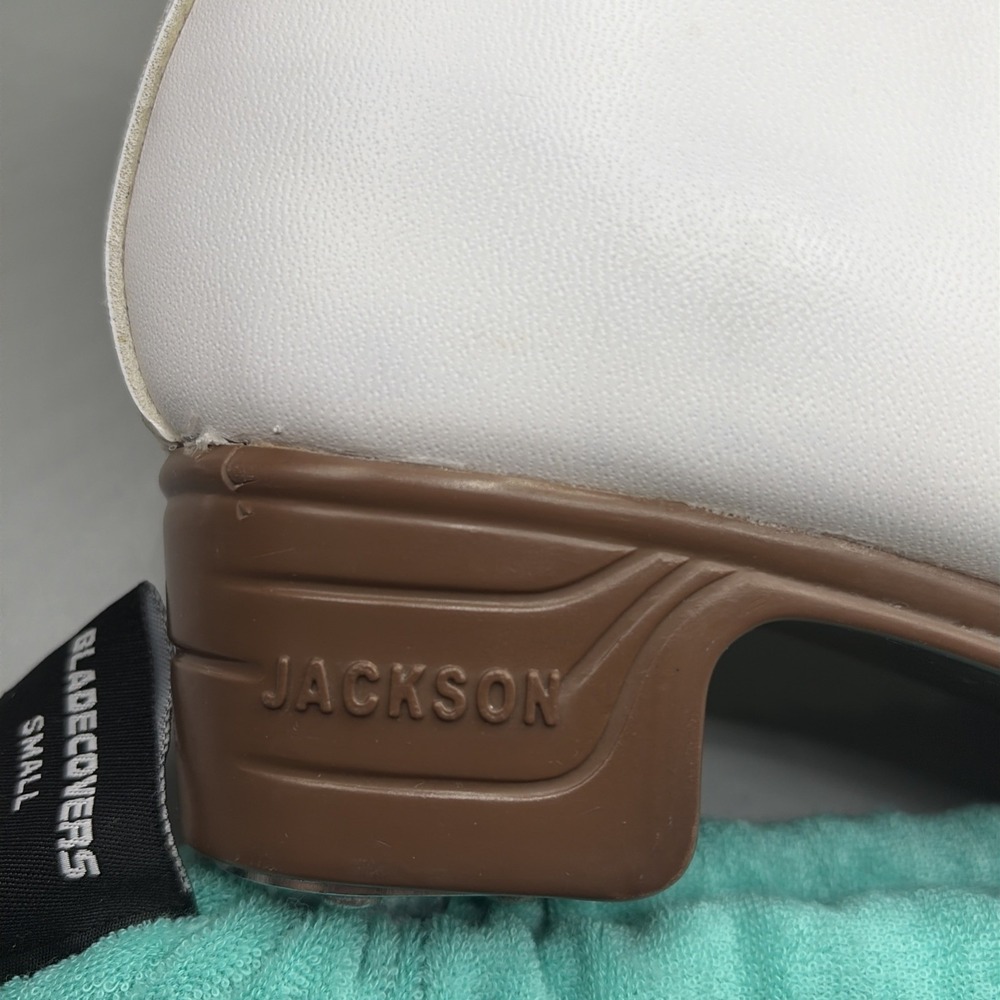Jackson Ultima Excel figure ice skates youth 4.5 C with Mark II Blade and covers - Picture 9 of 16